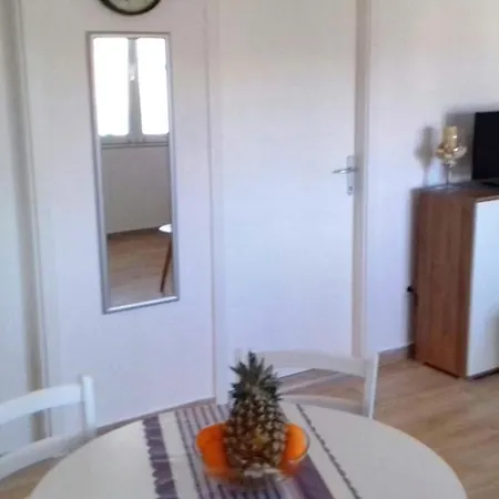 Apartment Apartments By The Sea Basina, Hvar - 4622 Vrbanj