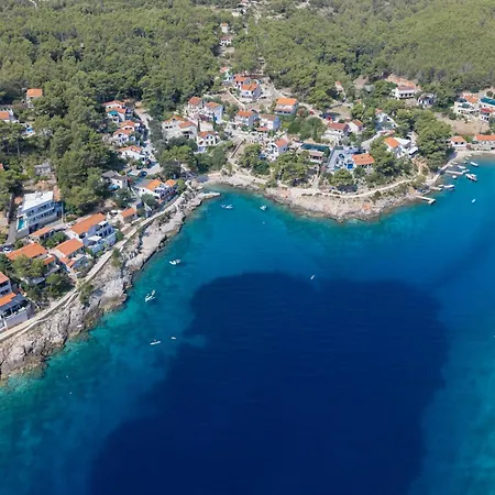 Apartments By The Sea Basina, Hvar - 4622 * Vrbanj